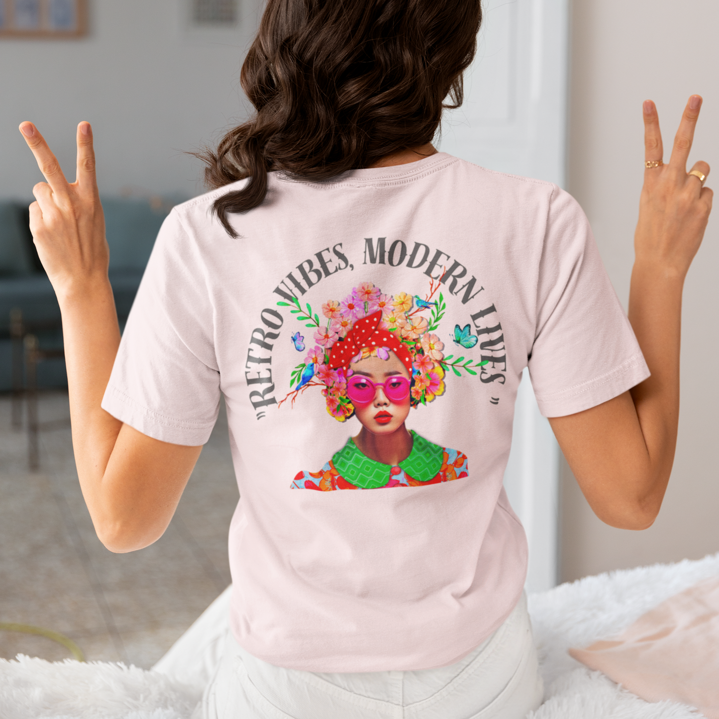 "Retro Vibes, Modern Lives" print achter
