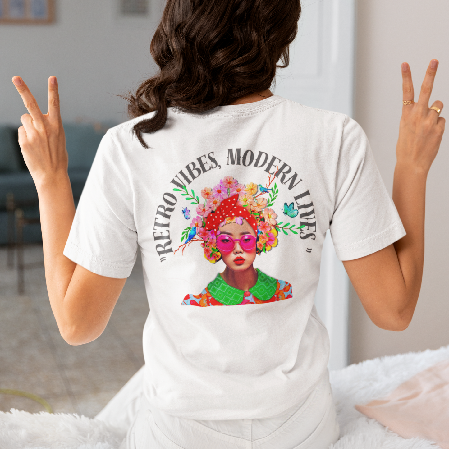 "Retro Vibes, Modern Lives" print achter