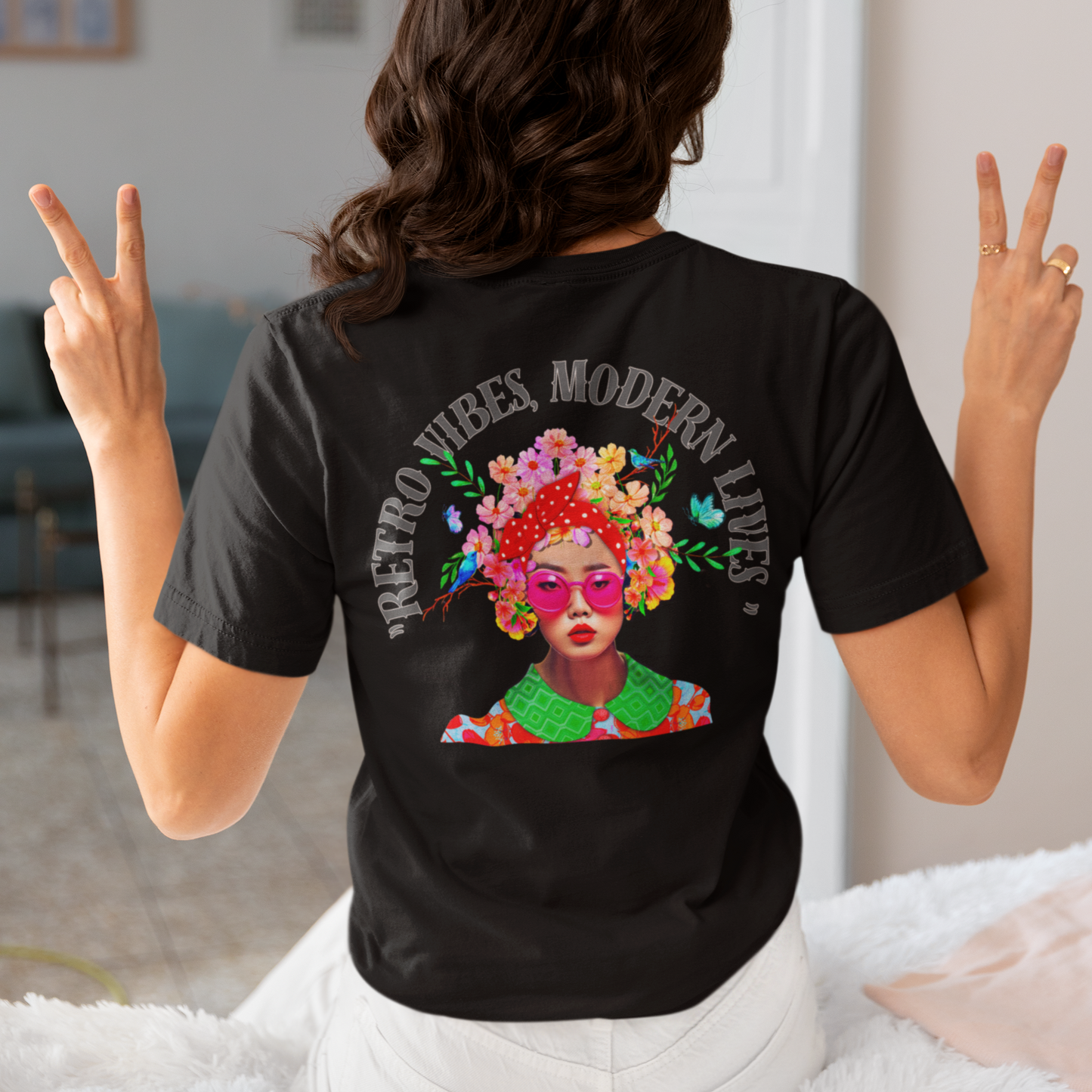 "Retro Vibes, Modern Lives" print achter